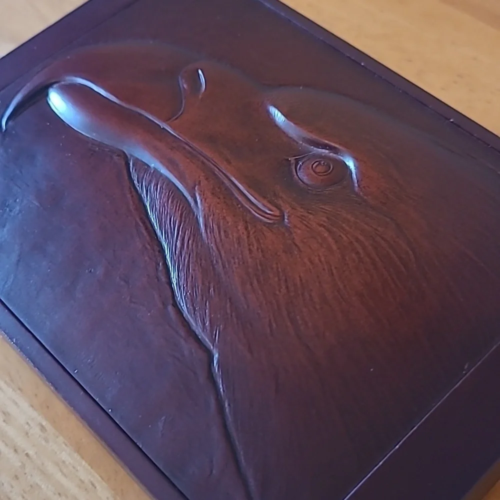 BOMA 3D 'Eagle Head' Double Deck Playing Card Storage Art Box - Picture 9 of 17